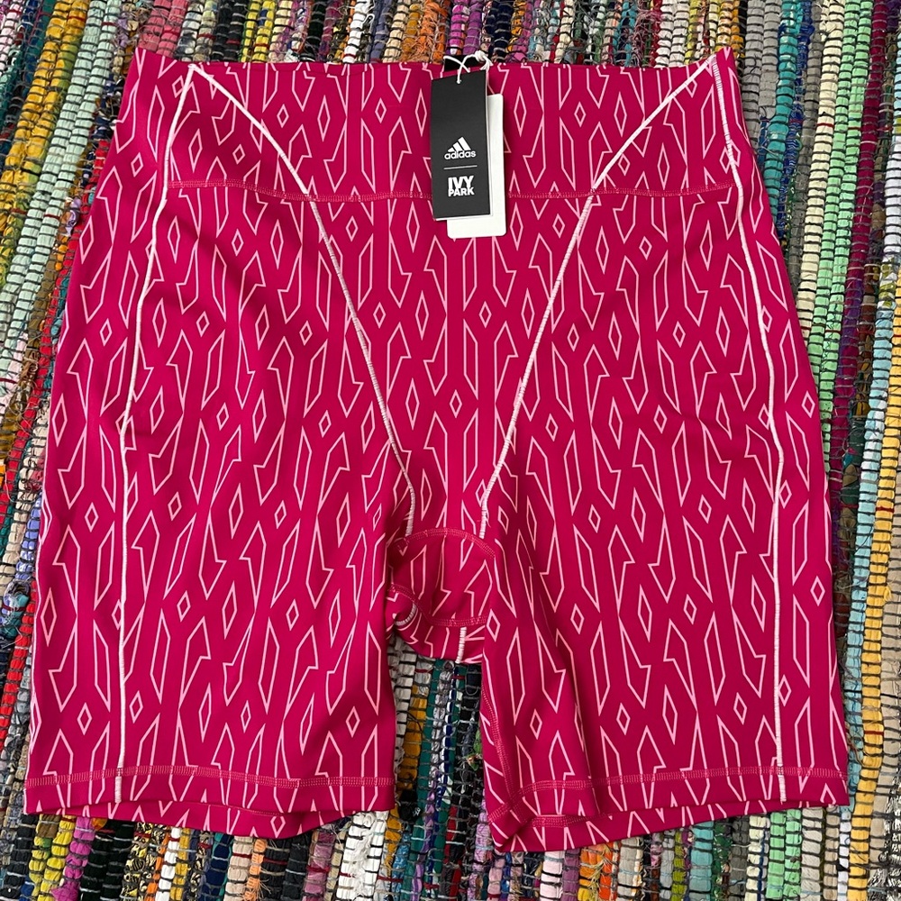 BRAND NEW— IVY PARK BIKER SHORTS